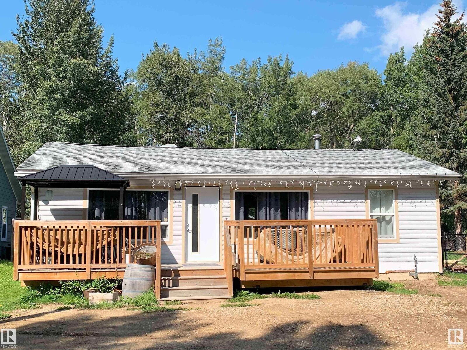 Property Photo: 1270 47436 RR 15 AB T0C 2P0