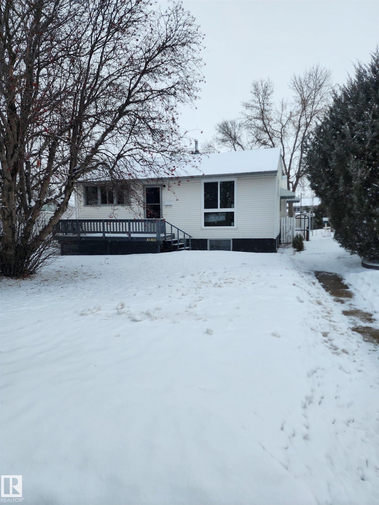 Photo de la propriété:  10305 98 Avenue  AB T8L 1X1 