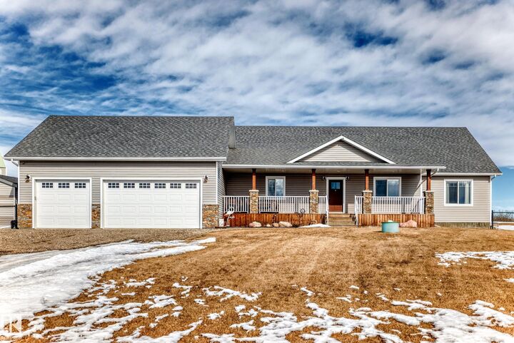Photo de la propriété:  52329 Rge Road 13 2  AB T7Y 2C2 