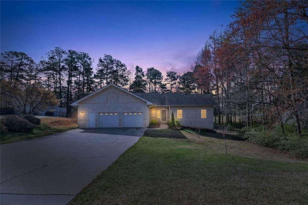 Property Photo:  8993 Dornoch Circle  GA 30187 