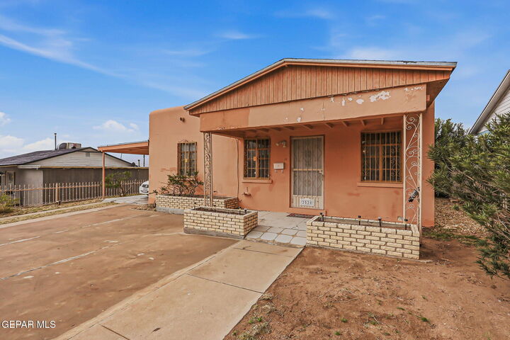 Property Photo: 2528 McKinley Avenue TX 79930
