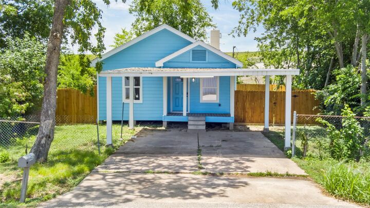 Property Photo:  8402 Bassett Street  TX 77051 