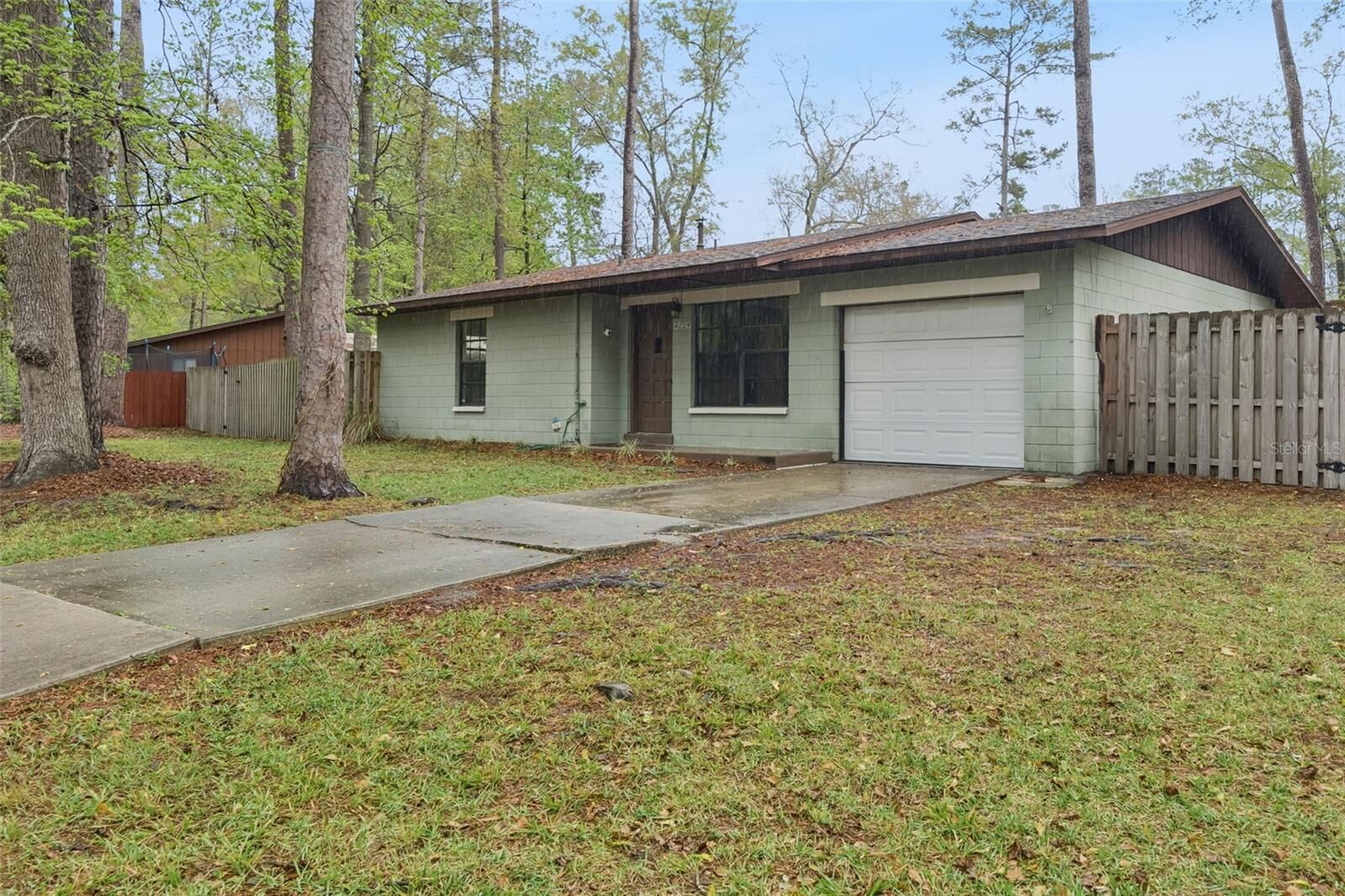 Property Photo:  4229 NW 29th Terrace  FL 32605 