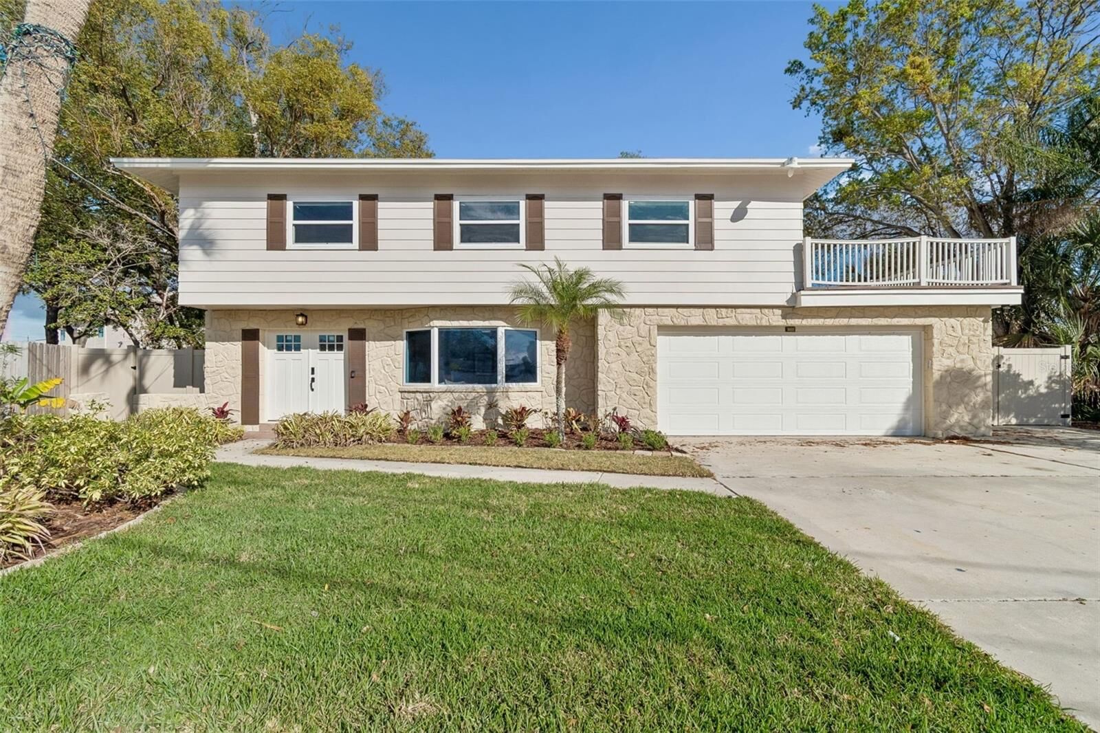 Property Photo: 8402 Boxwood Drive FL 33615