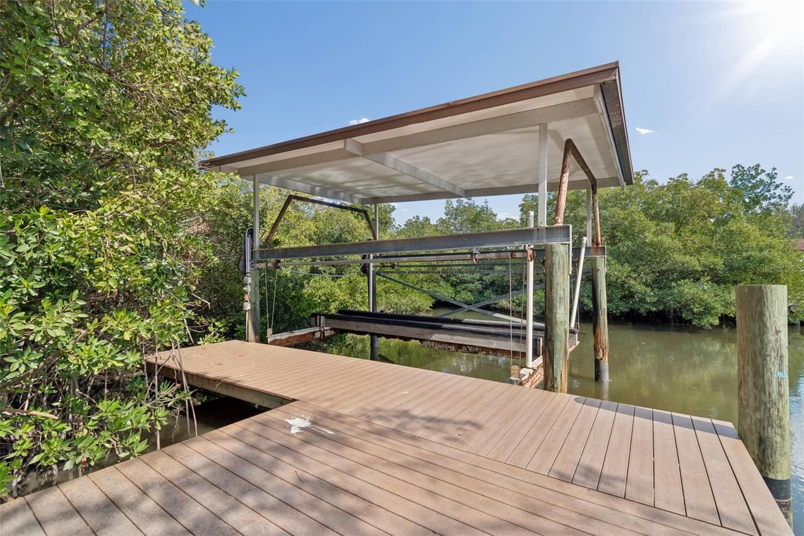 Property Photo:  8402 Boxwood Drive  FL 33615 