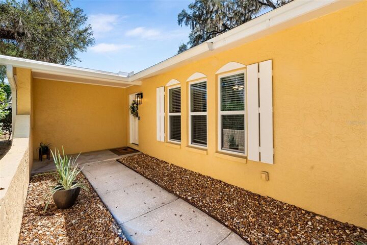 Property Photo:  1909 SW 48th Avenue  FL 32608 