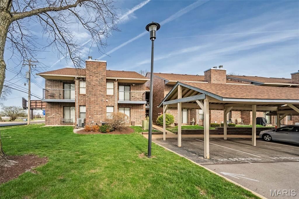 Property Photo:  2303 Kratky Road B  MO 63114 