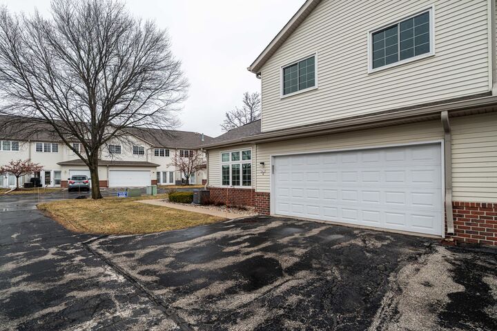 Property Photo: 2412 Fox River Pkwy G WI 53189