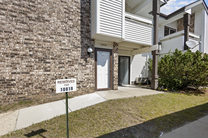 Property Photo:  10818 W Donna Dr  WI 53224 