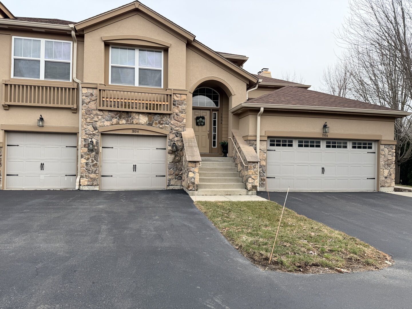 Property Photo: 1804 Crenshaw Circle IL 60061