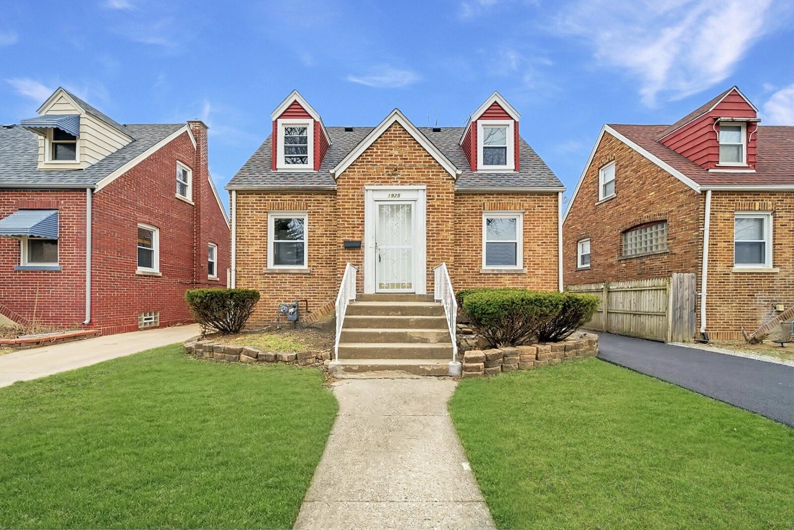 Property Photo:  1925 S 22nd Avenue  IL 60153 