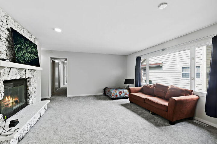 Property Photo: 7 Woodhead Drive IL 60046