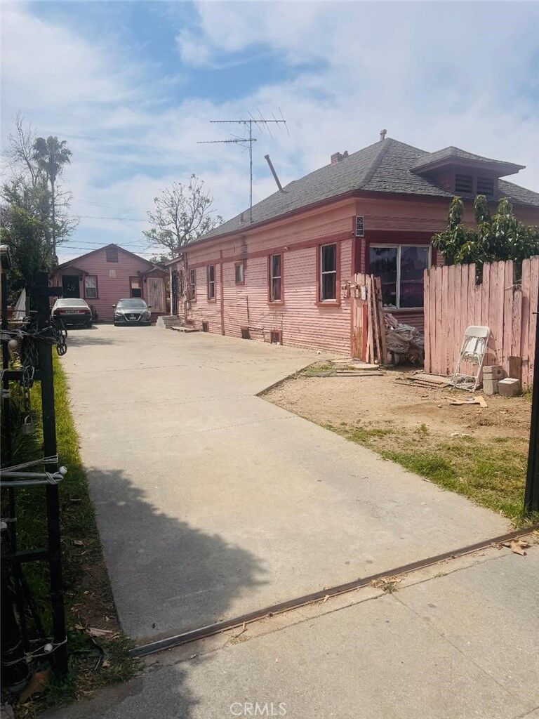 Property Photo:  920 E 48th Street  CA 90011 