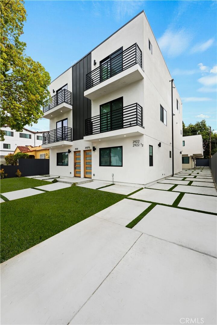 Property Photo:  2922 12th Avenue  CA 90018 