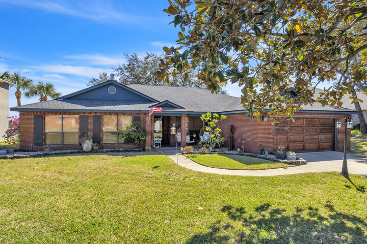 Property Photo: 2017 Jessica Way FL 32566