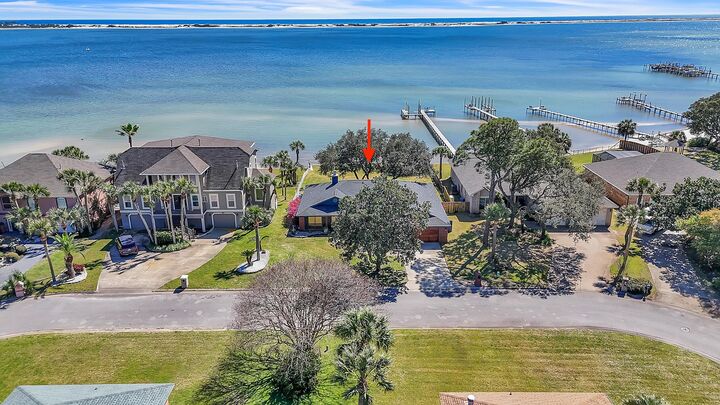 Property Photo:  2017 Jessica Way  FL 32566 