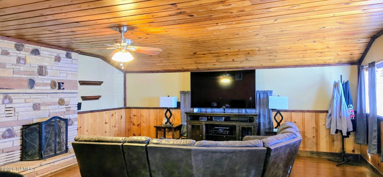 Property Photo:  413 N Cottonwood Avenue  AZ 86047 