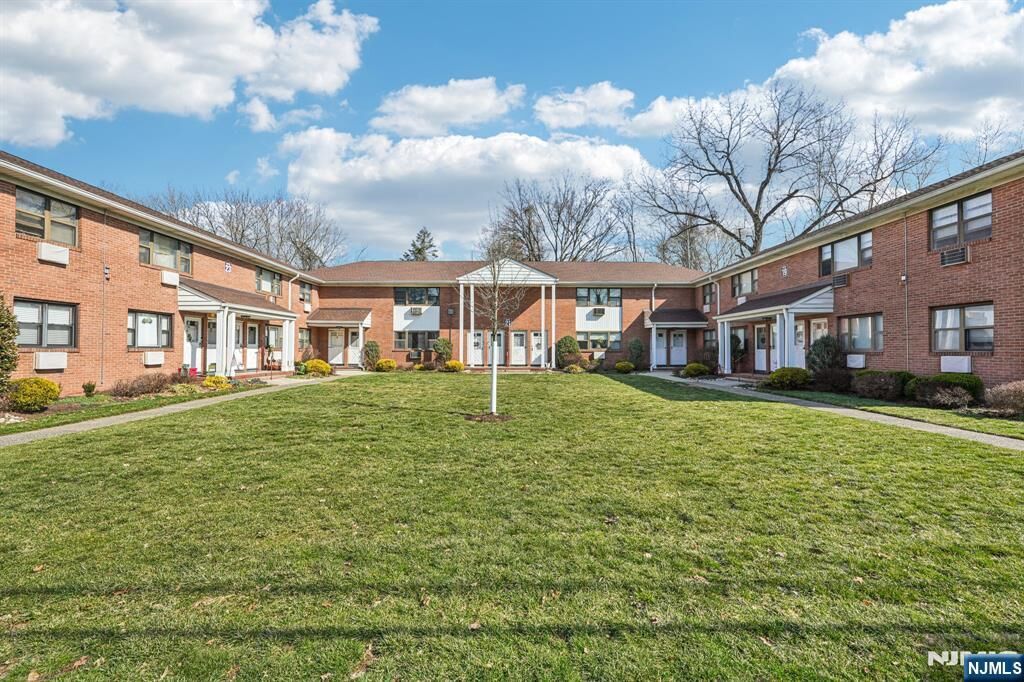 Property Photo:  21 Colonial Drive 211  NJ 07424 