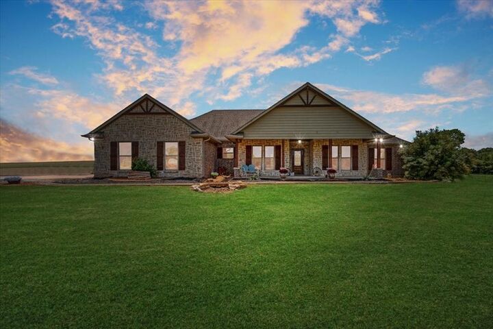 Property Photo:  516 Spring Town Road  TX 75495 
