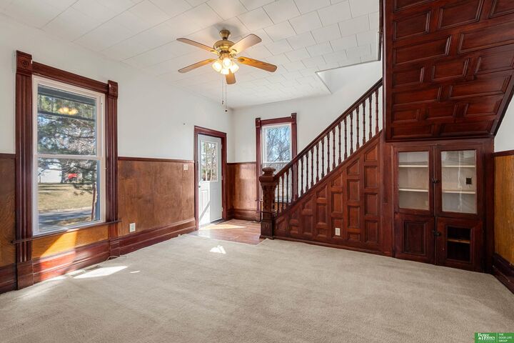 Property Photo: 225 N 4th Street NE 68002