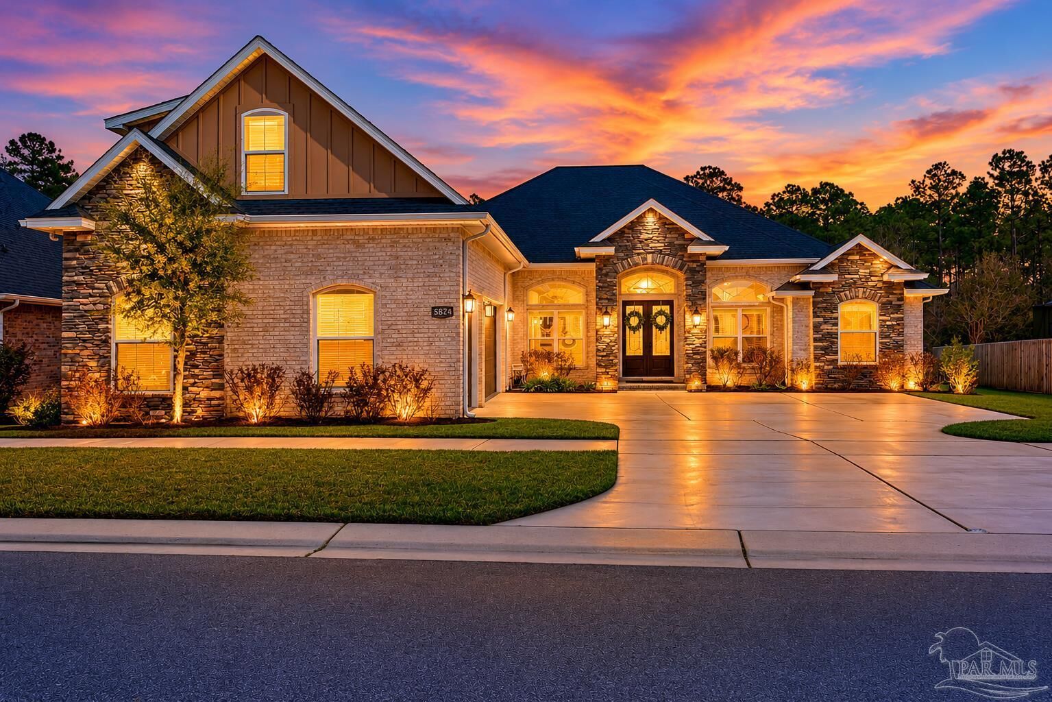Property Photo: 5824 Huntington Creek Blvd FL 32526