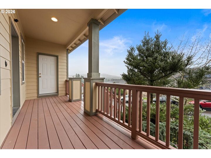 Property Photo:  5022 SE 141st Pl  OR 97236 