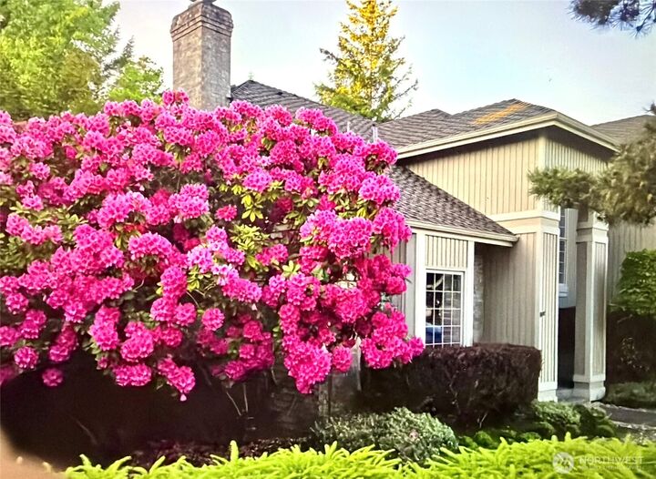 Property Photo:  24504 SE 42nd Pl  WA 98029 