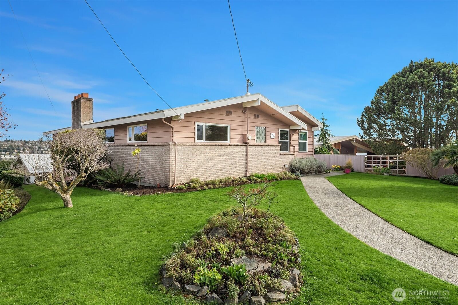 Property Photo:  2530  26th Avenue W  WA 98199 