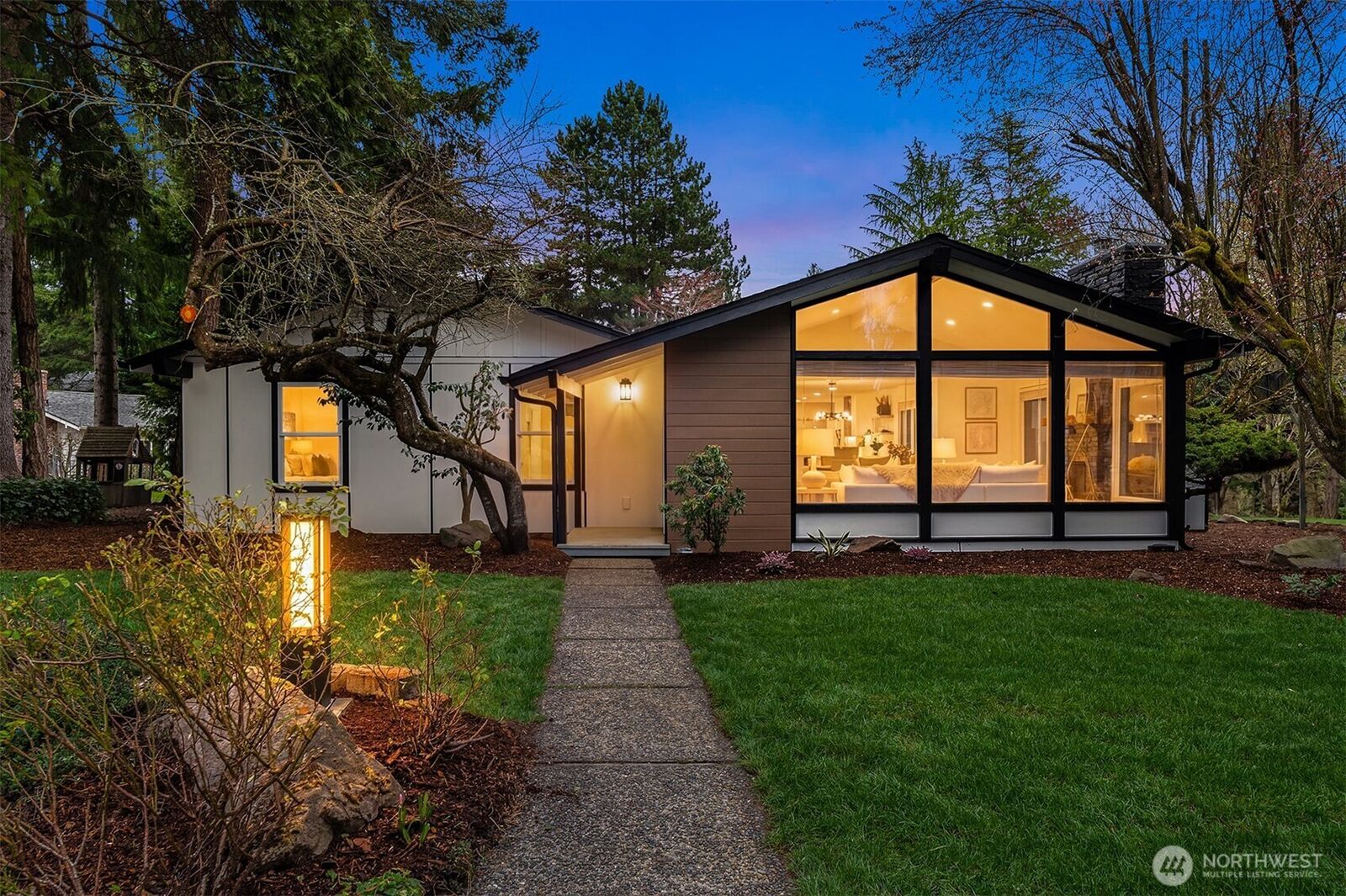 Property Photo: 14020 NE 62nd Street WA 98052