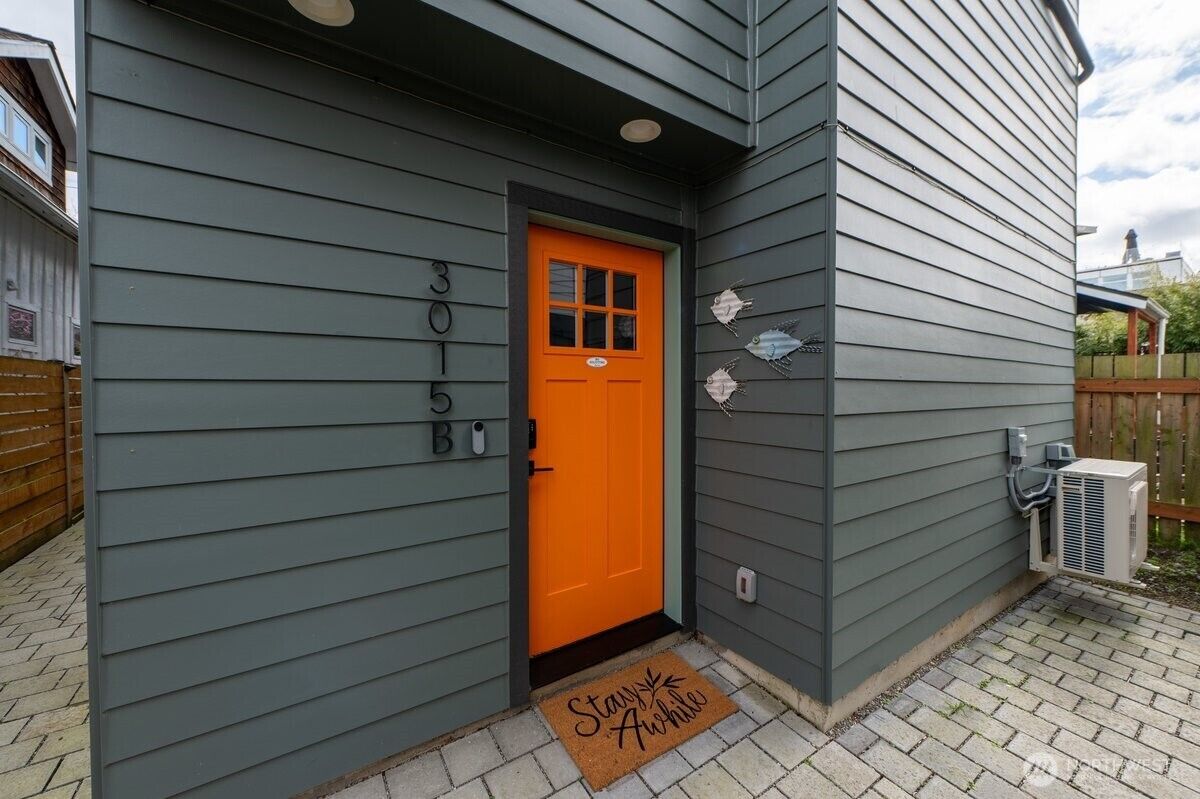 Property Photo:  3015  61st Avenue SW B  WA 98116 