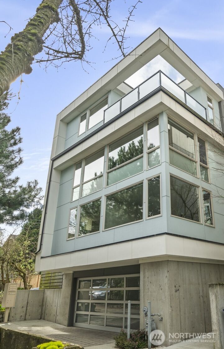 Property Photo:  1810  23rd Avenue A  WA 98122 