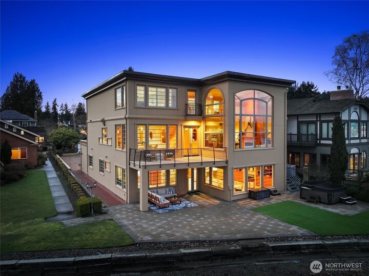 Property Photo:  4701 NE Shore Place  WA 98155 