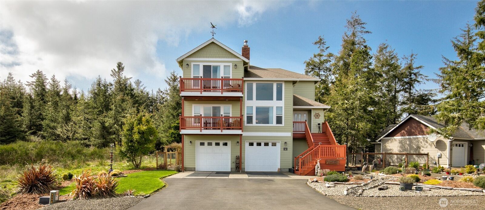 Property Photo: 125 Sunrise Avenue SE WA 98569