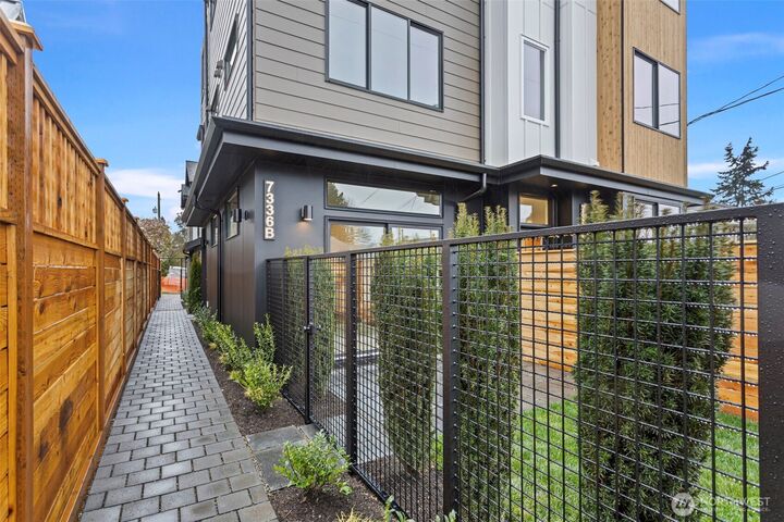 Property Photo: 7336 27th Avenue NW B WA 98117