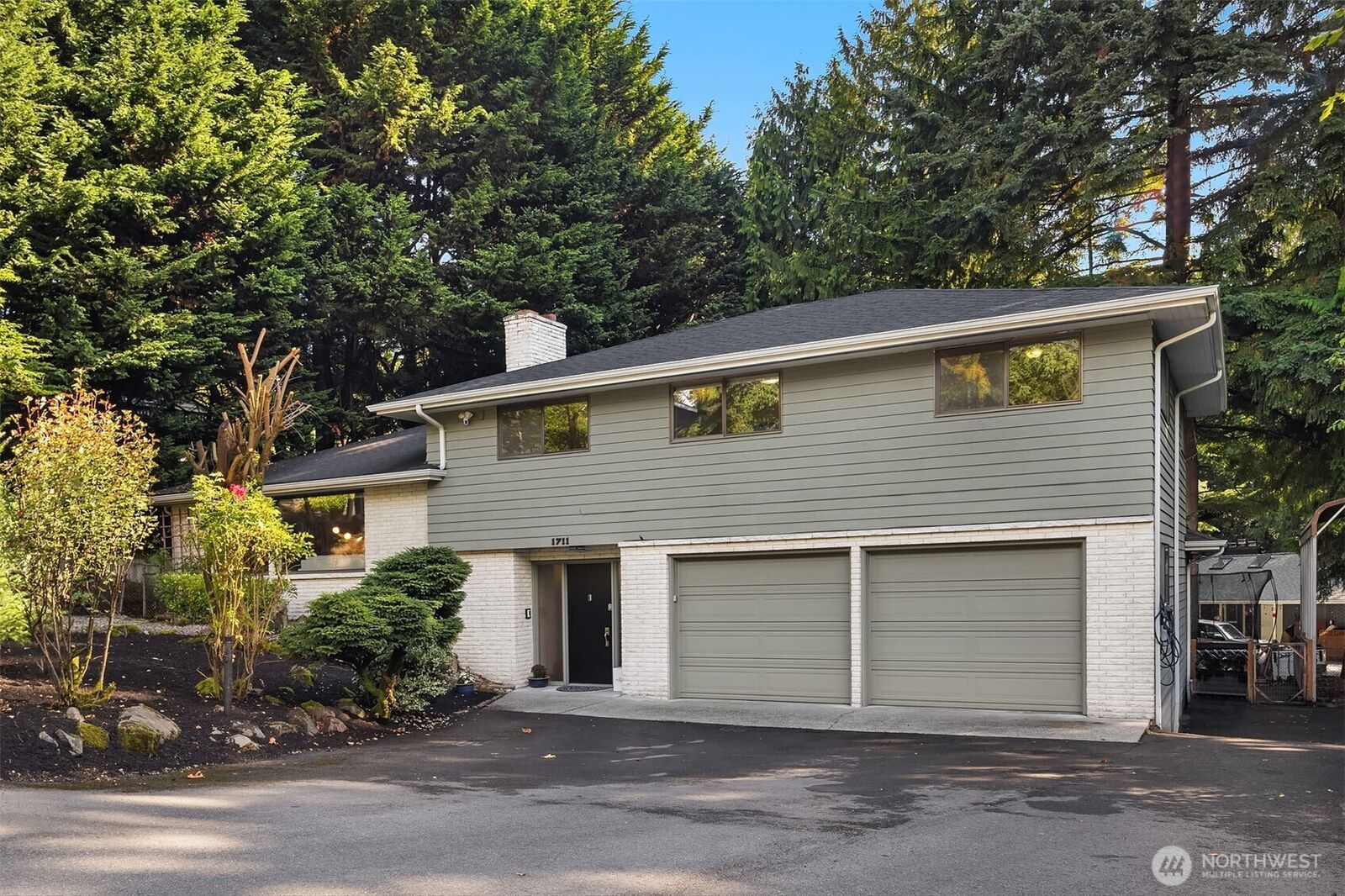 Property Photo: 1711 NE 104th Street WA 98125