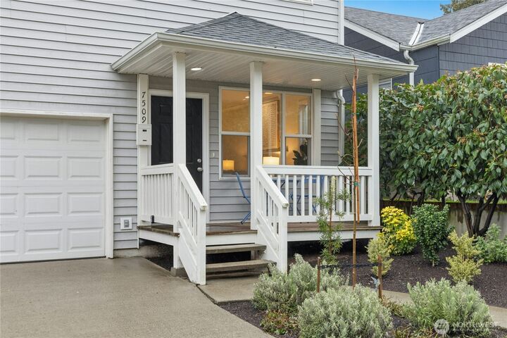 Property Photo:  7509  Fremont Avenue N  WA 98103 