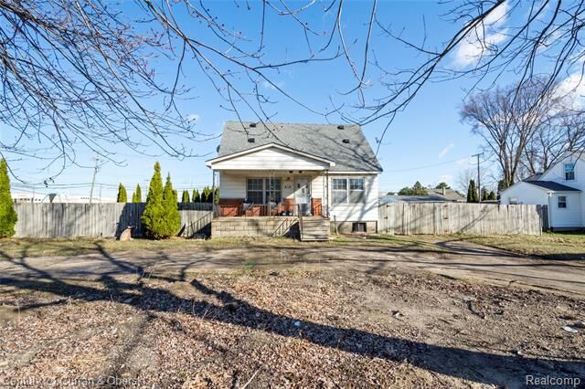 Property Photo: 1721 E Woodward Heights Boulevard MI 48030