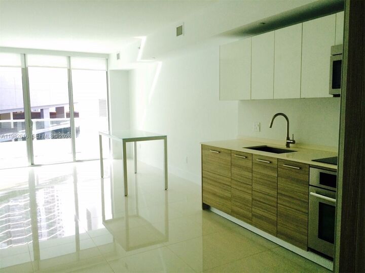 Property Photo:  1300 Brickell Bay Dr 1100  FL 33131 