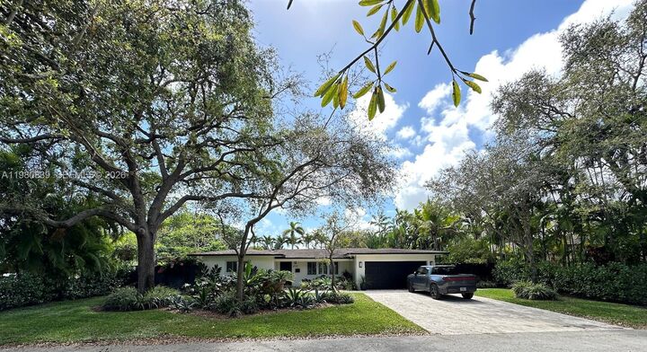 Property Photo: 6520 SW 65th St FL 33143