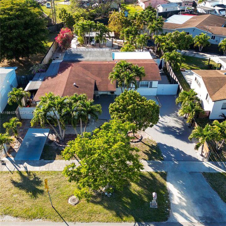 Property Photo:  19600 Gulfstream Rd  FL 33157 