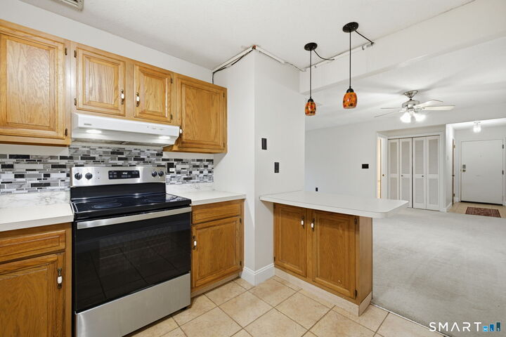 Property Photo: 1106 Twin Circle Drive 1106 CT 06074