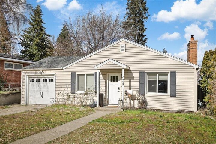 Property Photo:  2927 E 16th Ave  WA 99223 