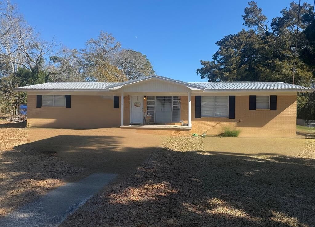 Property Photo: 400 Marie AL 36312