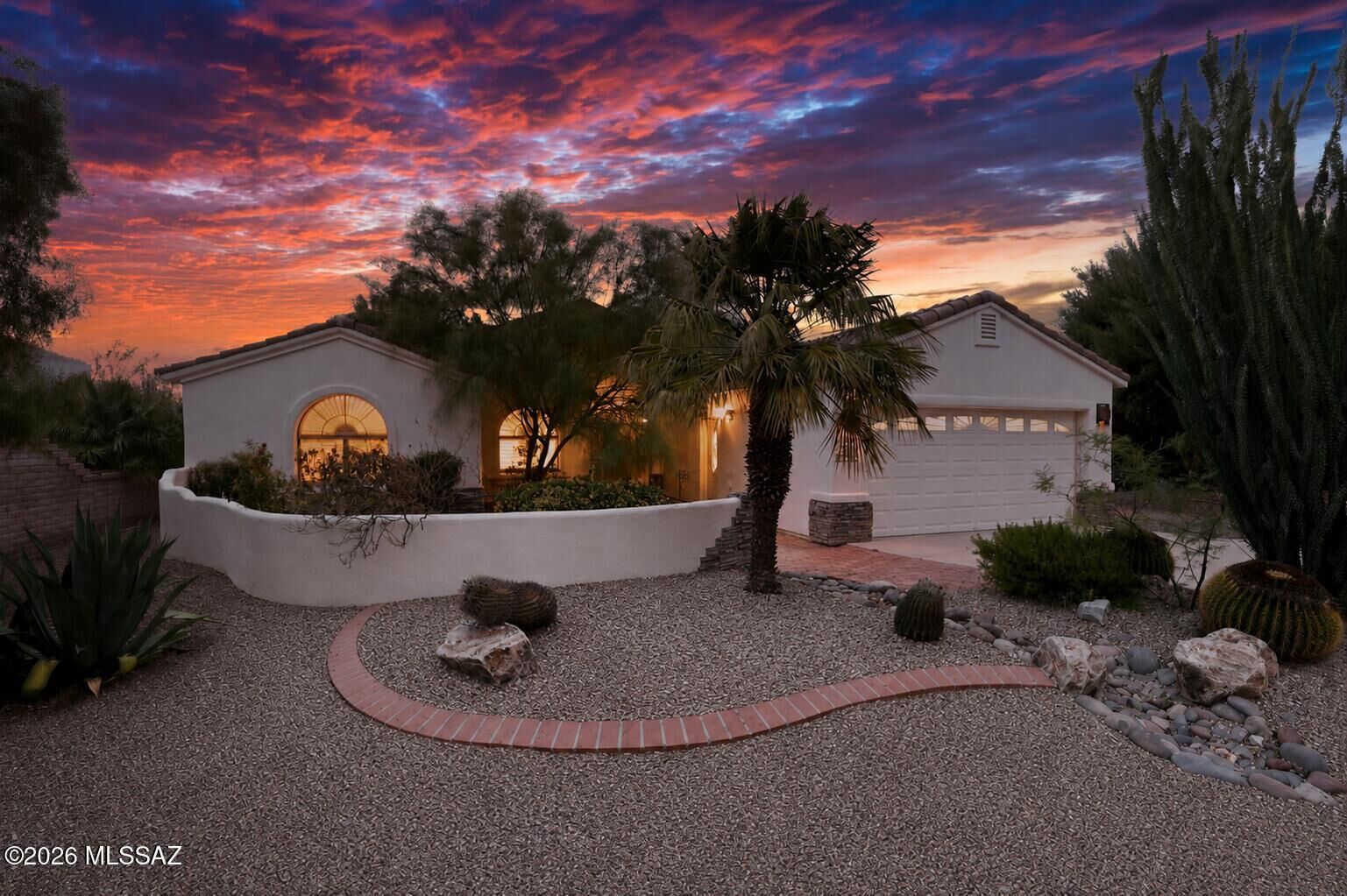 Property Photo:  2860 S Greenside Place  AZ 85614 
