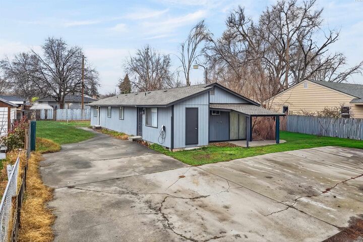 Property Photo:  1707 W 2nd Ave  WA 99336 