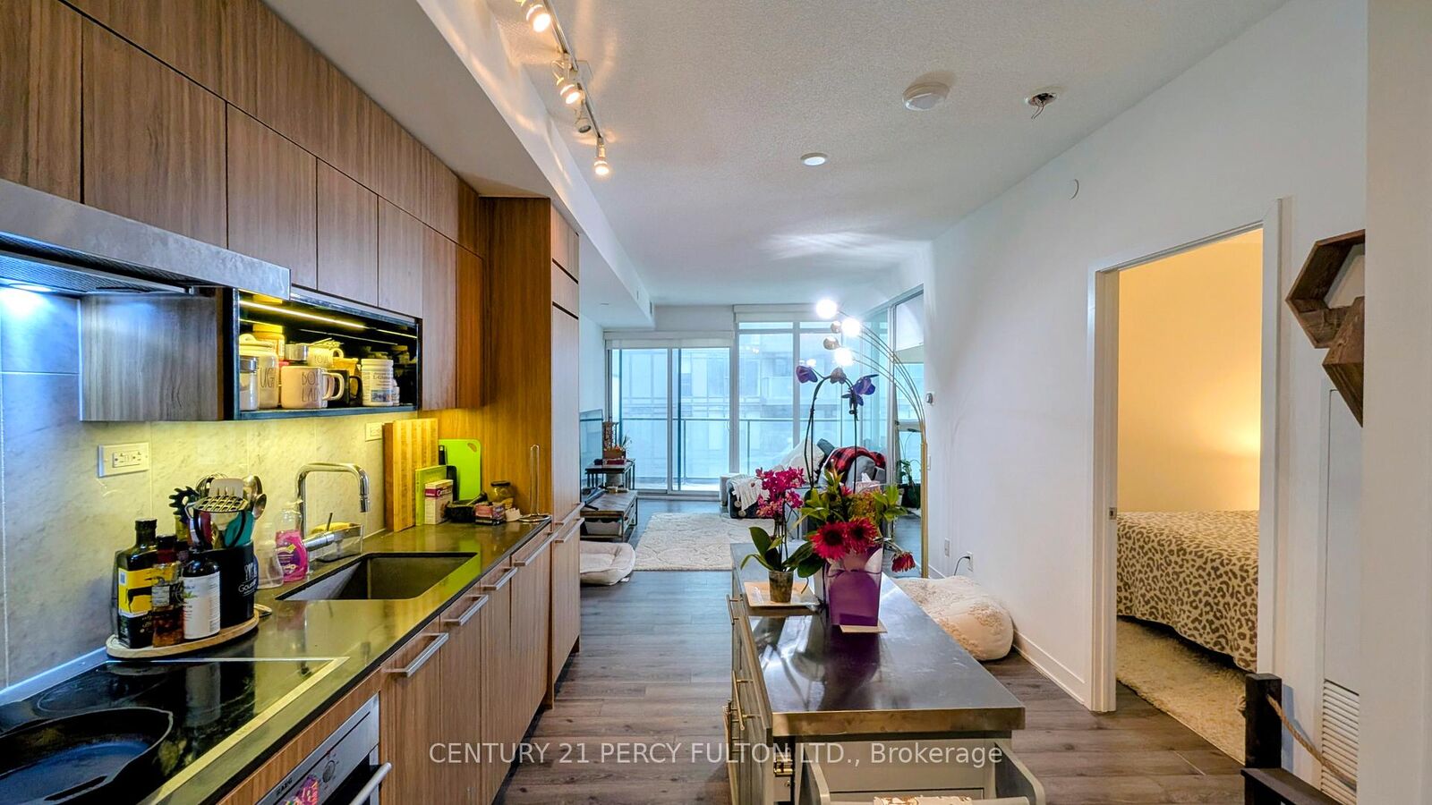 Photo de la propriété: 90 Queens Wharf Road 706 ON M5V 0J4