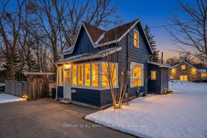 Property Photo:  39 Grove Street W  ON L4N 1M6 