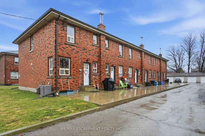 Property Photo: 424 East 42nd Street ON L8T 3A9