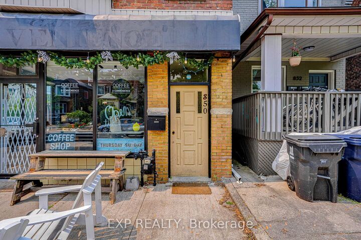 Photo de la propriété:  850 Carlaw Avenue 3rd Flr  ON M4K 3L3 