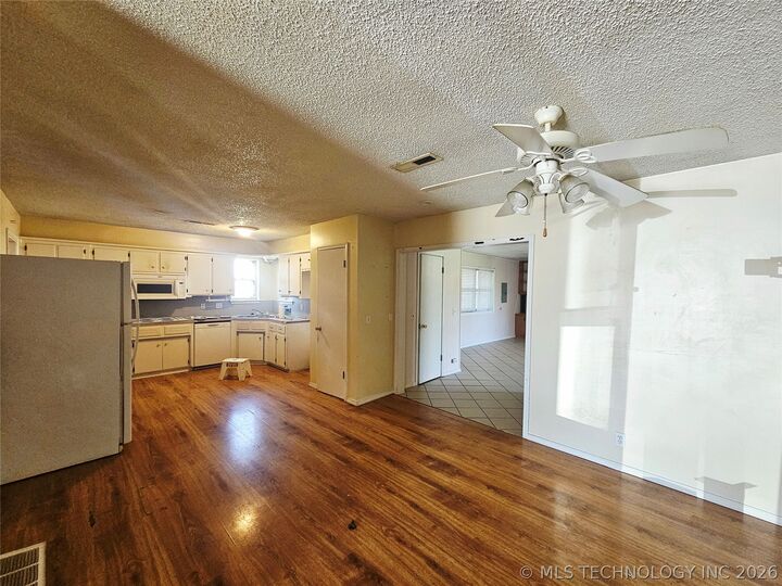 Property Photo:  11877 E 61st Place  OK 74012 